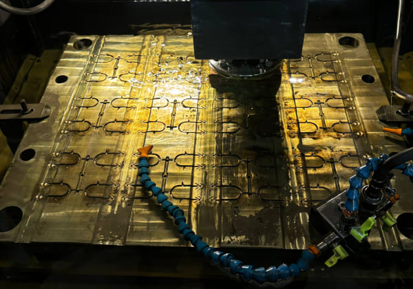 Процесс формирования формоообразующей на прошивном станке